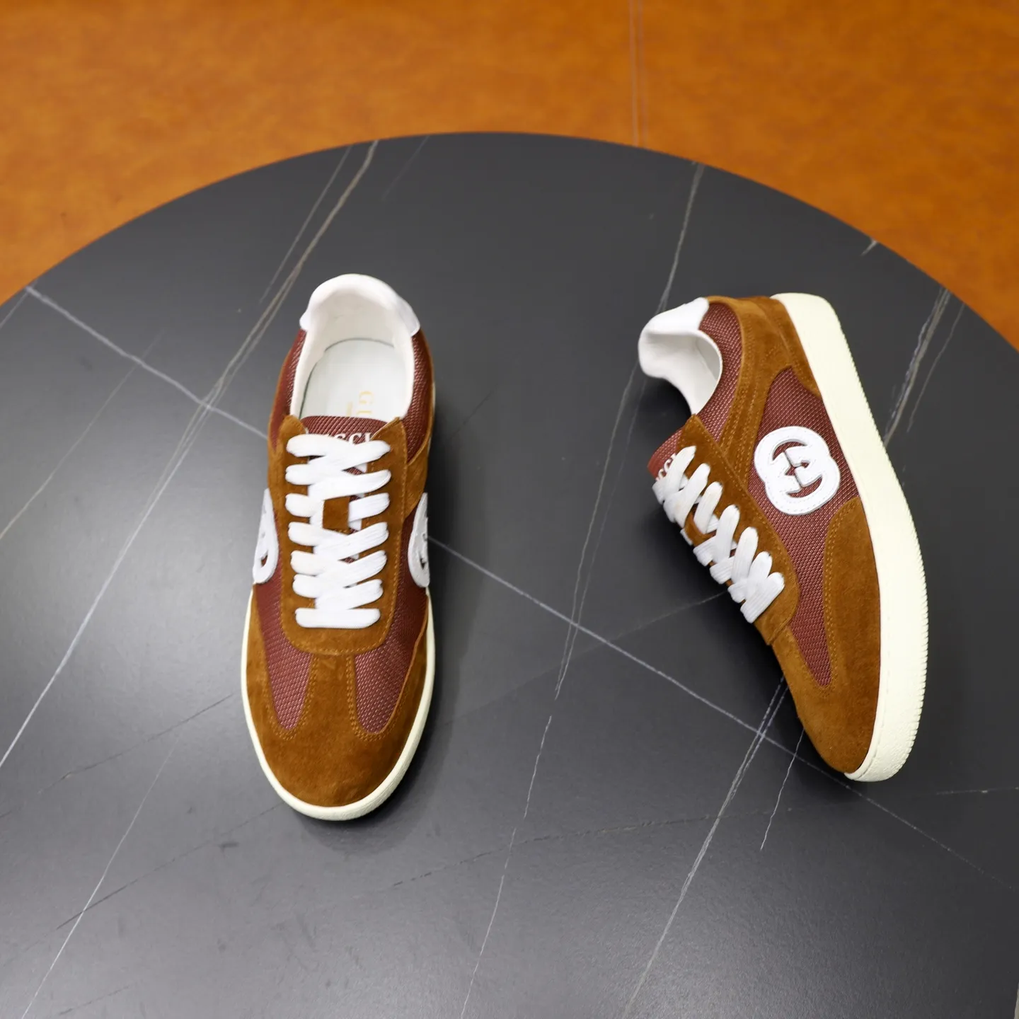 Men's shoes: 400💰🙅‍♂️🙅‍♂️🙅‍♂️ Brand: GUCCI Standard code: 38-44 (45 customized) Grade: Same as the official website Material: Original leather splicing Comfortable and breathable lining Original wear-resistant outsole Style category: Men's fashionable casual shoes Running sneakers Noble luxury brand elements Top luxury Color: actual picture color